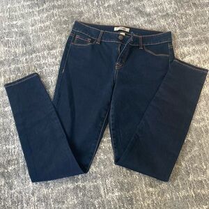 Women's refuge size 8 skinny jeans . Excellent condition.